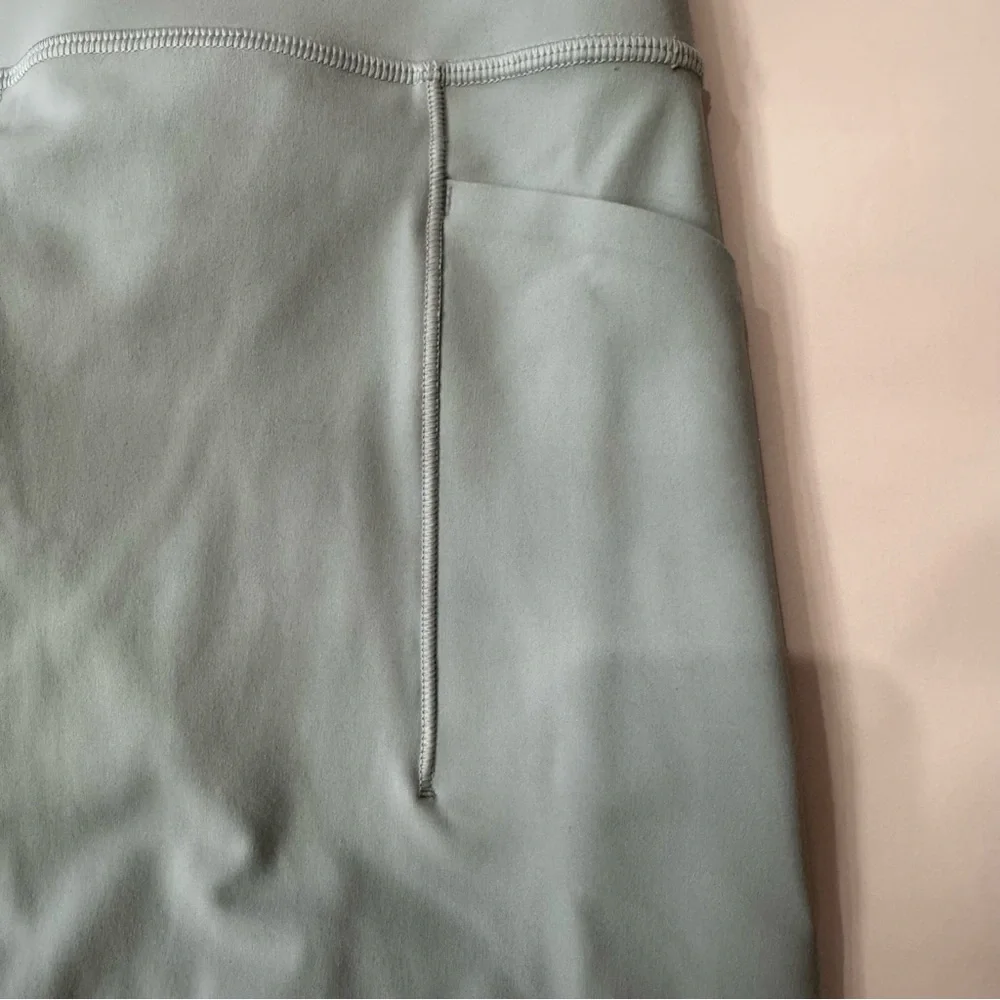 Athleta S SALUTATION STASH HIGH RISE MESH 7/8 TIGHT Small Dawn Blue Exc. Cond. - Picture 6 of 10